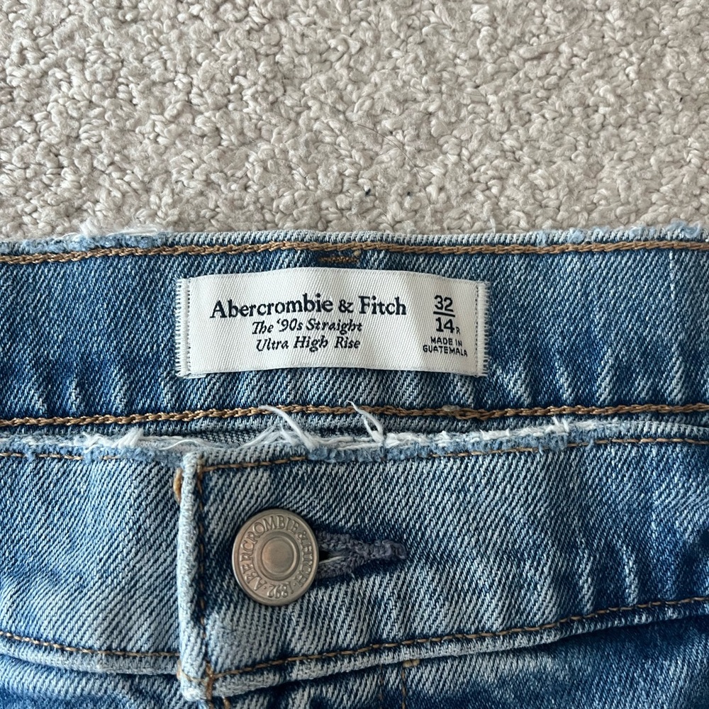 Abercrombie - 90s ultra high rise denim